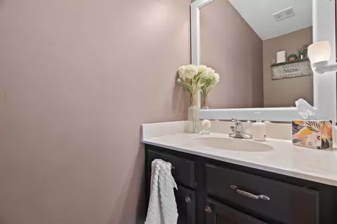 Bath - 622 Deames St, Plano, IL 60545 photo 1 of 3