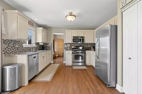 Kitchen - 622 Deames St, Plano, IL 60545 photo 2 of 4