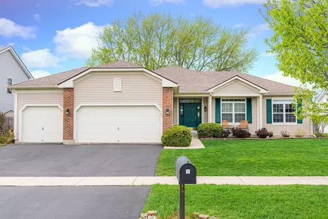 3483 White Oak Dr, Dekalb, IL 60115
