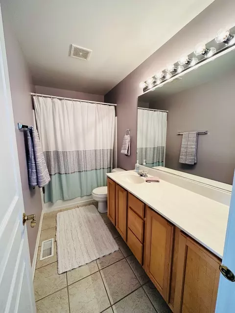 Bath - 2820 Waterfront Ave, Algonquin, IL 60102 photo 3 of 7