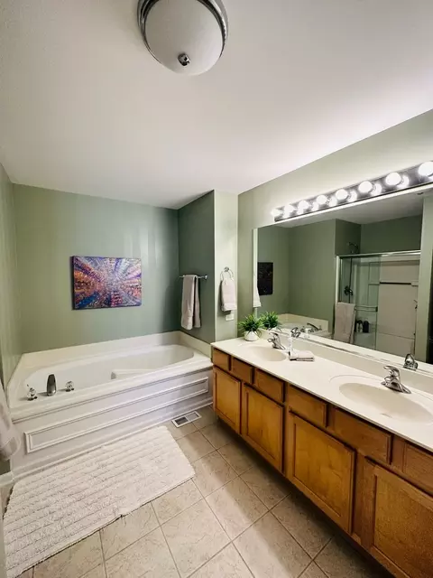 Bath - 2820 Waterfront Ave, Algonquin, IL 60102 photo 6 of 7