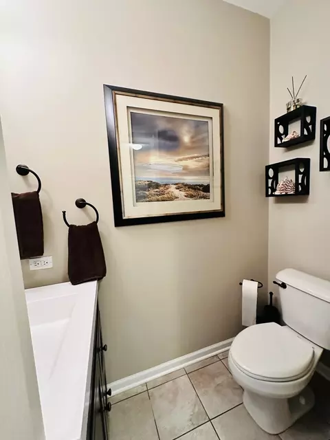 Bath - 2820 Waterfront Ave, Algonquin, IL 60102 photo 1 of 7