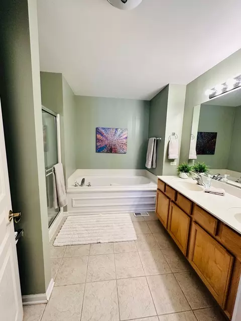 Bath - 2820 Waterfront Ave, Algonquin, IL 60102 photo 4 of 7