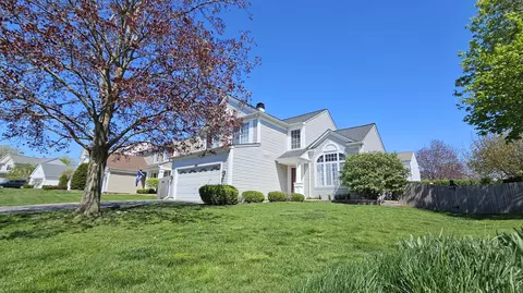 Exterior - 469 Knoll Crest Dr, Bartlett, IL 60103 photo 2 of 7