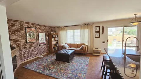Living - 469 Knoll Crest Dr, Bartlett, IL 60103 photo 2 of 4