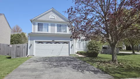 469 Knoll Crest Dr, Bartlett, IL 60103