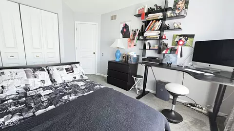 Bedroom - 469 Knoll Crest Dr, Bartlett, IL 60103 photo 3 of 4