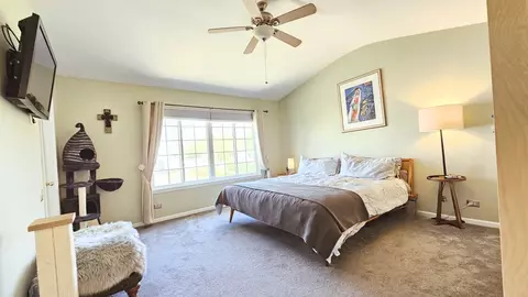 Bedroom - 469 Knoll Crest Dr, Bartlett, IL 60103 photo 1 of 4
