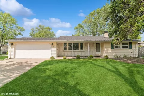 928 Beechwood Rd, Buffalo Grove, IL 60089
