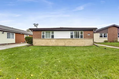 532 W Division St, Villa Park, IL 60181