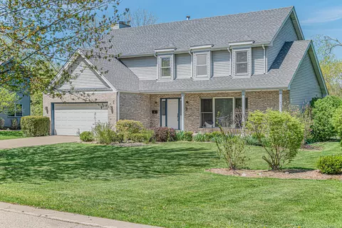 382 Beverly Rd, Barrington, IL 60010