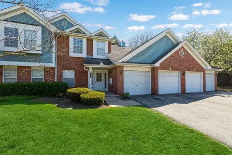 1607 W Hawkes St #7, Arlington Heights, IL 60004