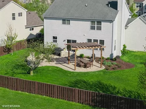 Exterior - 1021 Biltmore Dr, Elgin, IL 60120 photo 4 of 7