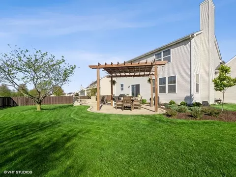 Exterior - 1021 Biltmore Dr, Elgin, IL 60120 photo 6 of 7