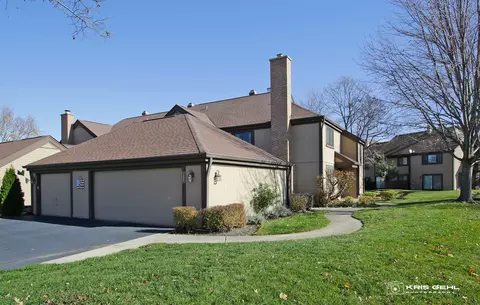 1253 Farnsworth Ln, Buffalo Grove, IL 60089