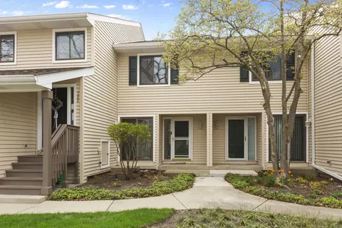 205 Winding Oak Ln #205, Buffalo Grove, IL 60089
