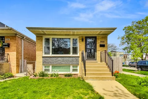 3900 W Eddy St, Chicago, IL 60618