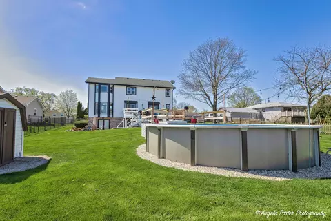 Exterior - 704 Deerpath Rd, Harvard, IL 60033 photo 11 of 16