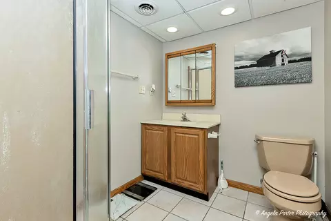 Bath - 704 Deerpath Rd, Harvard, IL 60033 photo 4 of 4