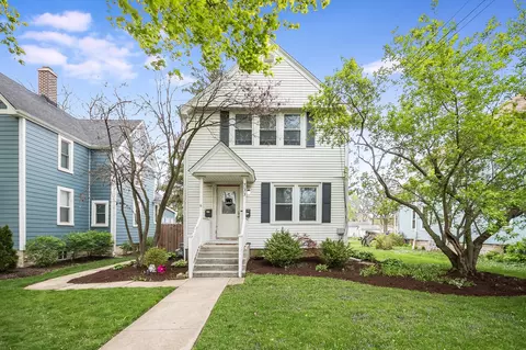 233 North Ave, Naperville, IL 60540