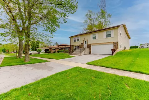1093 Amherst Ln, University Park, IL 60484