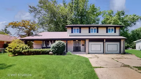 430 Nash Rd, Crystal Lake, IL 60014
