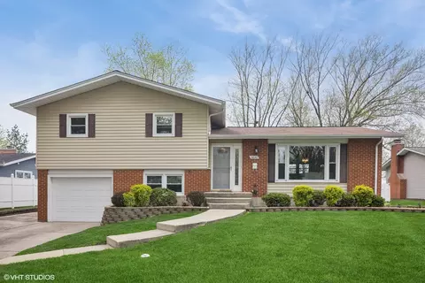 6842 Meadowcrest Dr, Downers Grove, IL 60516