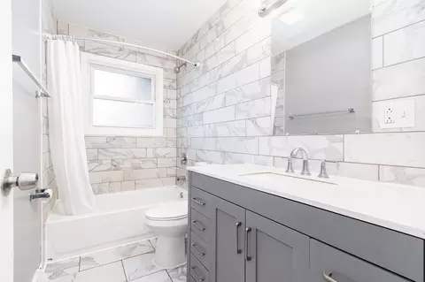 Bath - 16253 Oxford Dr, Markham, IL 60428 photo 1 of 1