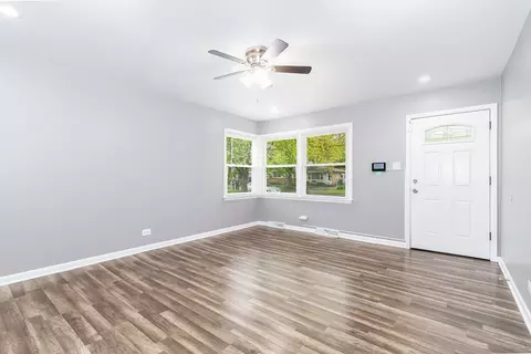 Living - 16253 Oxford Dr, Markham, IL 60428 photo 3 of 3
