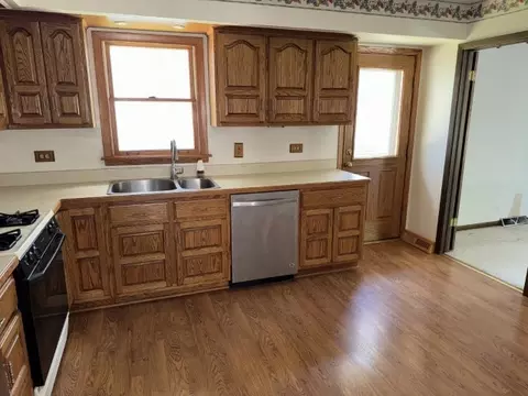 Kitchen - 1301 Wilson Ave, Wheaton, IL 60189 photo 4 of 4