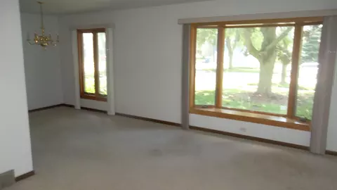 Living - 1301 Wilson Ave, Wheaton, IL 60189 photo 2 of 5