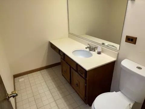 Bath - 1301 Wilson Ave, Wheaton, IL 60189 photo 4 of 5