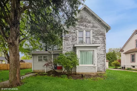 212 Gladiolus St, Momence, IL 60954