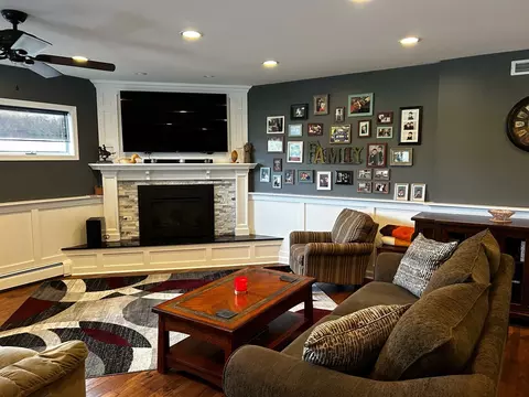 Living - 4000 Prescott Ave, Lyons, IL 60534 photo 3 of 7
