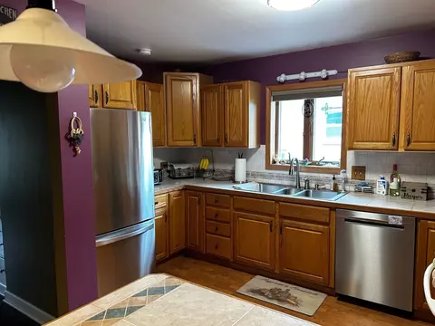 Kitchen - 4000 Prescott Ave, Lyons, IL 60534 photo 2 of 4