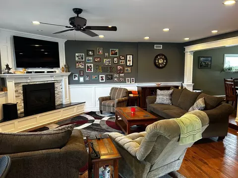 Living - 4000 Prescott Ave, Lyons, IL 60534 photo 6 of 7