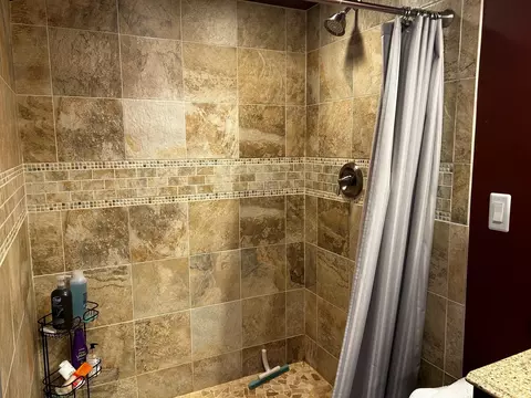 Bath - 4000 Prescott Ave, Lyons, IL 60534 photo 3 of 5
