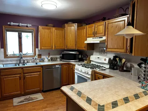 Kitchen - 4000 Prescott Ave, Lyons, IL 60534 photo 1 of 4