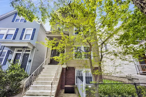1541 W Barry Ave, Chicago, IL 60657