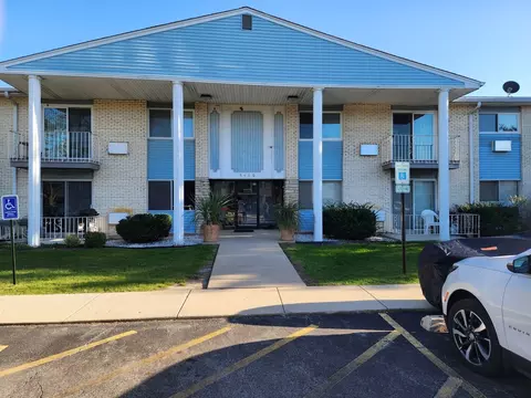9460 Dee Rd #1B, Des Plaines, IL 60016