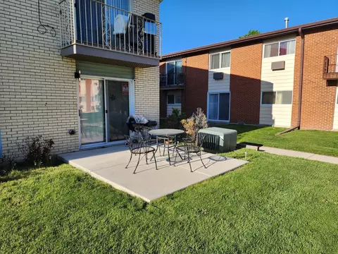 Exterior - 9460 Dee Rd #1B, Des Plaines, IL 60016 photo 5 of 6