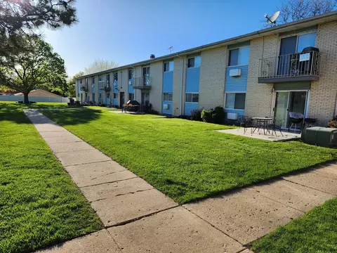 Exterior - 9460 Dee Rd #1B, Des Plaines, IL 60016 photo 4 of 6