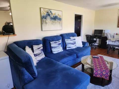 Living - 9460 Dee Rd #1B, Des Plaines, IL 60016 photo 1 of 4