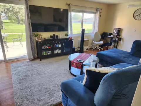Living - 9460 Dee Rd #1B, Des Plaines, IL 60016 photo 3 of 4