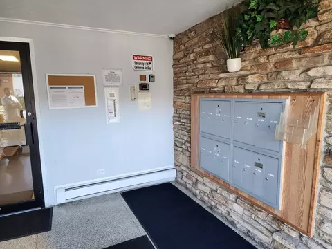 Exterior - 9460 Dee Rd #1B, Des Plaines, IL 60016 photo 3 of 6