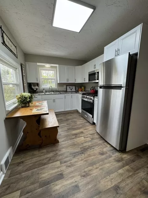688 Columbia Ave, Elgin, IL 60120 photo 4