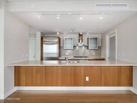Kitchen - 340 E Randolph St #1003, Chicago, IL 60601 photo 1 of 3