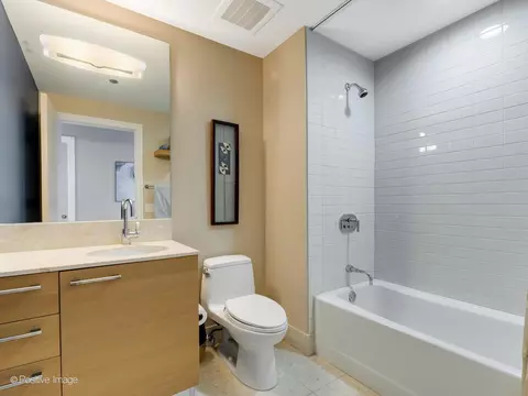 Bath - 340 E Randolph St #1003, Chicago, IL 60601 photo 3 of 3