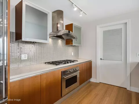 Kitchen - 340 E Randolph St #1003, Chicago, IL 60601 photo 3 of 3