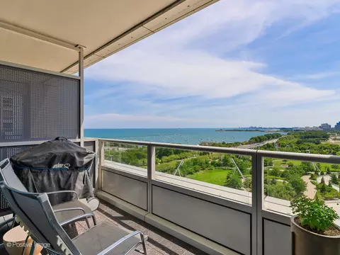 Exterior - 340 E Randolph St #1003, Chicago, IL 60601 photo 2 of 3